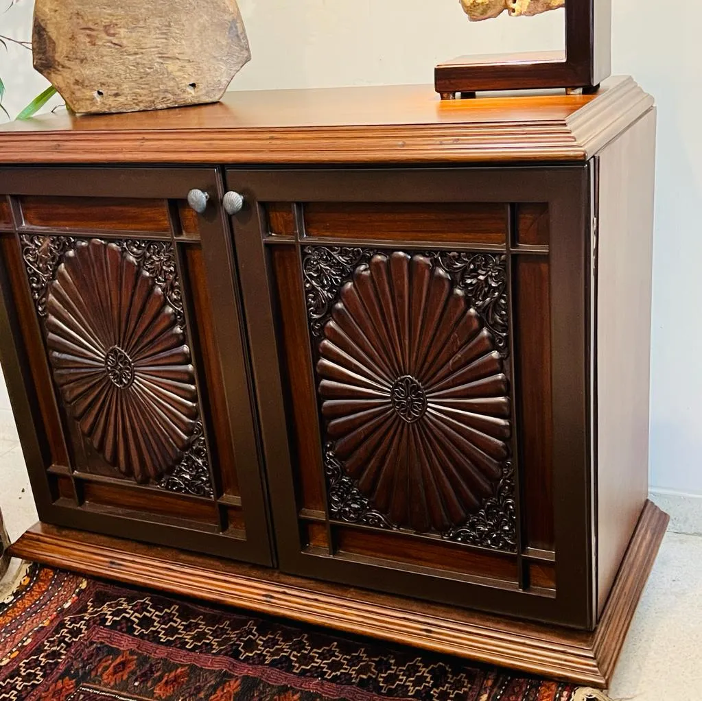 Shiza : Wooden cabinet